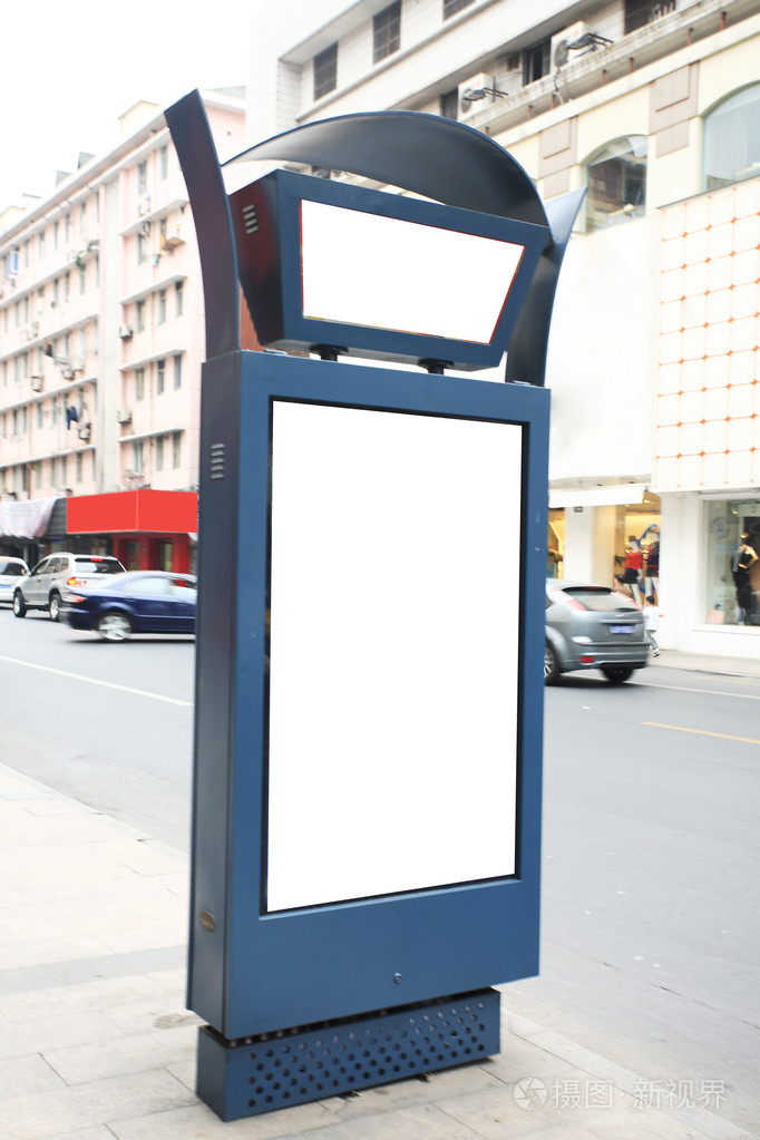 公交站台广告牌 城市角落的商业风景线与文化驿站